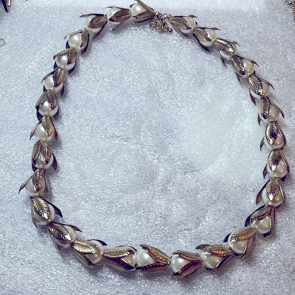 White Balls & Gold Leaf Necklace